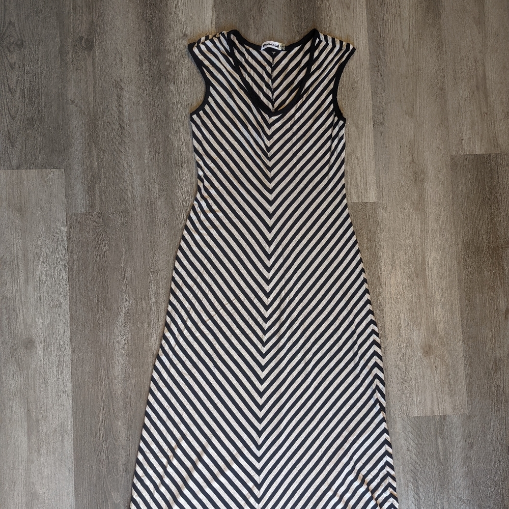 Calvin Klein Floor Length Chevron Maxi Dress Size 6/Medium